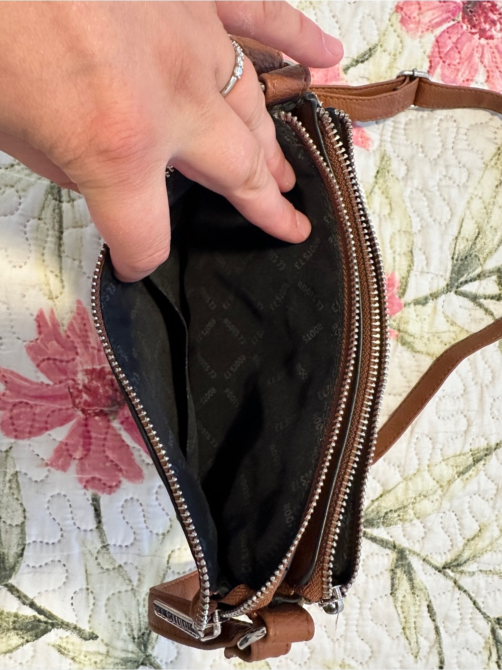 Roots 73 Brown Faux Pebbled Leather Crossbody Purse Bag - Picture 9 of 14